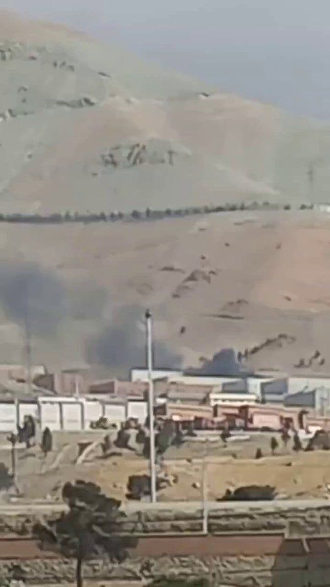 @Babak Taghvaee - The Crisis Watch: #Breaking: The #USNavy used #Tomahawk cruise missiles to target an air defense site of the #IRGC Aerospace Force in Garam Darreh, west of #Tehran, the capital city of #Iran, just a few minutes ago.
#