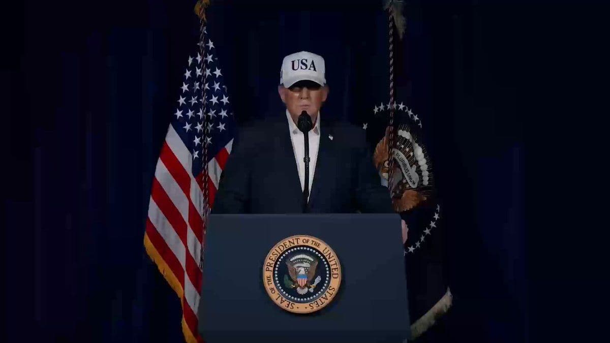 @اتاق خبر منوتو: Trump: People of Iran, the time for your freedom has arrived
Donald Trump, in fiery remarks, declared that members of the Islamic Revolutionary Guard Corps, the armed forces, and the police of the Is