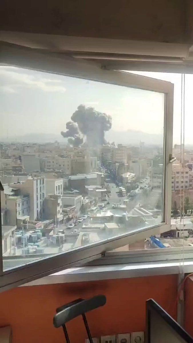 @Babak Taghvaee - The Crisis Watch: #Breaking: Watch the beautiful moment when air launched Golden Horizon ballistic missiles launched by the #IsraeliAirForce struck the hideout and palace of the ruthless dictator of the Islamic regime