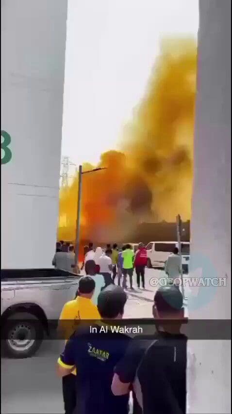 @Babak Taghvaee - The Crisis Watch: #Breaking: One of the ballistic missiles launched by the #IRGC Aerospace Force at #Qatar has struck a civilian area in Al Wakrah near #Doha. This is the aftermath of the ballistic missile strike.
#Ir