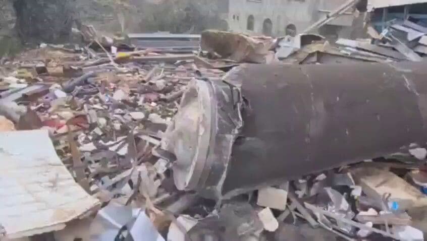 @Babak Taghvaee - The Crisis Watch: As usual, debris and the second stage of ballistic missiles fired by the #IRGC Aerospace Force at #Israel have crashed across Judea and Samaria in eastern #Israel — including in Beita, south of Nablus