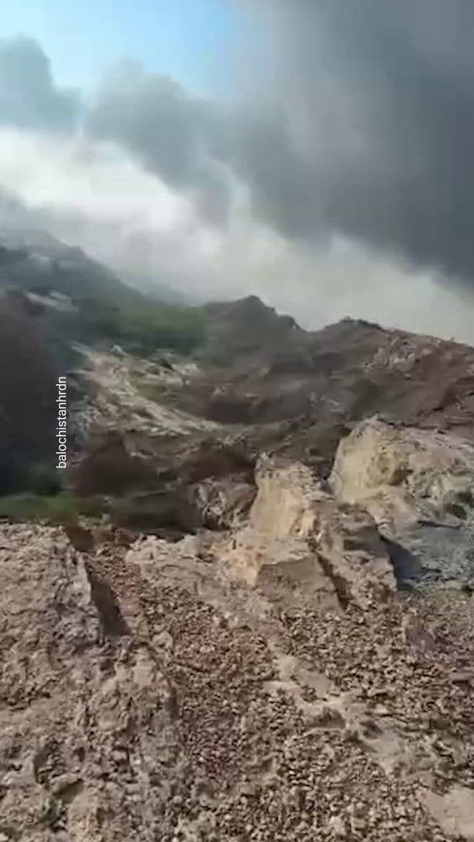 @RadioFarda|راديو فردا: 🔸همزمان با ادامه حملات آمریکا و اسرائیل به برخی مراکز در شهرهای مختلف ایران در روز شنبه نهم اسفند وقوع چند انفجار مهیب در چابهار گزارش شده است.
🔸رسانههای داخلی وقوع چند انفجار در منطقه آزاد چابها