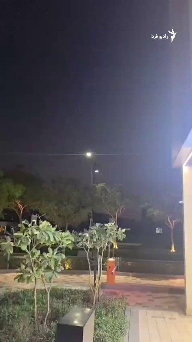 @RadioFarda|راديو فردا: Images published on social media show the interception of missiles from Iran's Islamic Revolutionary Guard Corps in the skies over Dubai. Other images have been released showing columns of smoke and f