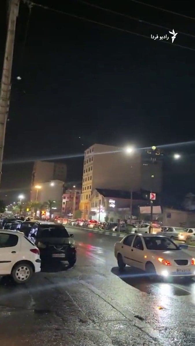 @RadioFarda|راديو فردا: تصاویری که در شبکههای اجتماعی منتشر شده مردم ایران را در شامگاه نهم اسفند در خیابانهای نقاط مختلف در حال شادی پس از شنیدن گزارشهای مرگ علی خامنهای نشان میدهد.
پس از انتشار گزارشهایی مبنی بر کشت