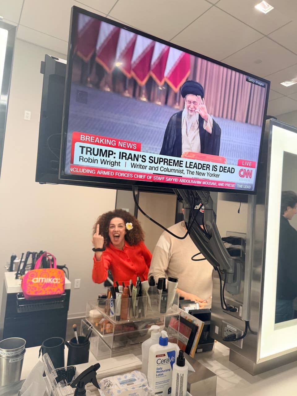 @Masih Alinejad 🏳️: Now going live on CNN.
Walked into the makeup room.
Headline pops up: “Supreme Leader Ali @khamenei_ir id dead.”
