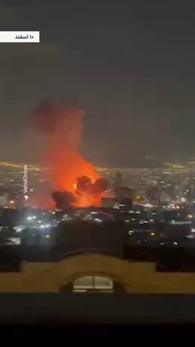 @RadioFarda|راديو فردا: گزارشها از ایران حاکی است که همزمان با حملات هوایی گسترده به تهران، پخش برنامههای تلویزیون حکومتی ایران متوقف شده است.
دقایقی پیش از آن، یکی از برنامههای خبری تلویزیون اعلام کرد که بخشهایی از ساز