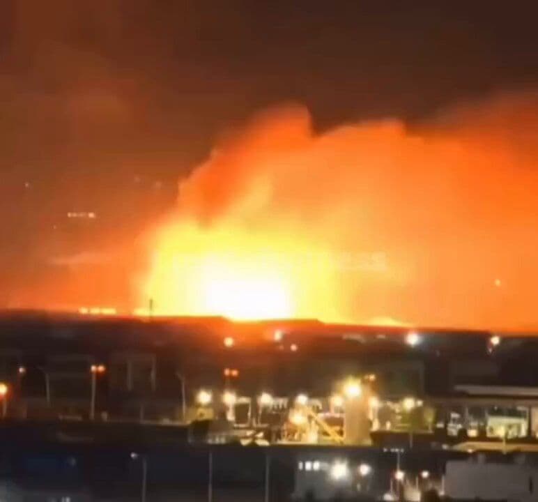 @Babak Taghvaee - The Crisis Watch: #Breaking: One of the ballistic missiles launched by the #IRGC Aerospace Force hit the ammunition warehouse inside the #US military compound at #Erbil International Airport in Iraqi Kurdistan. You can