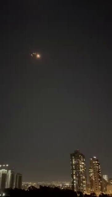 @Babak Taghvaee - The Crisis Watch: #Breaking: This is an act of terrorism. The #IRGC Aerospace Force is using ballistic missiles equipped with cluster warheads against civilian neighborhoods in #TelAviv, #Israel. These are banned munit