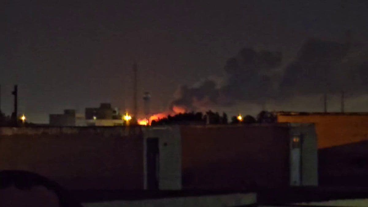 @Babak Taghvaee - The Crisis Watch: #Breaking An ammunition warehouse belonging to the #IRGC Aerospace Force in the city of #Ahvaz was targeted and destroyed. You can see secondary explosions as a result of this airstrike most likely ca