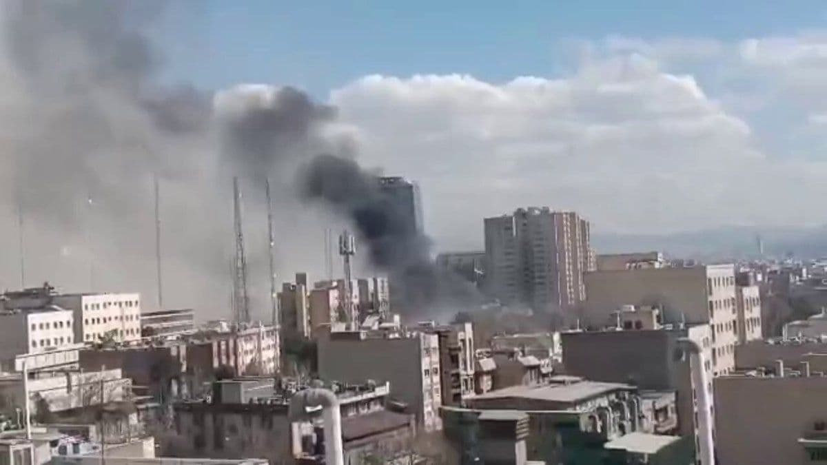 @Babak Taghvaee - The Crisis Watch: #Breaking: A simultaneous airstrike on Shariati Street in #Tehran, the capital city of #Iran. It is unclear what was targeted, but the building was completely destroyed as a result of the strike.
#Ir