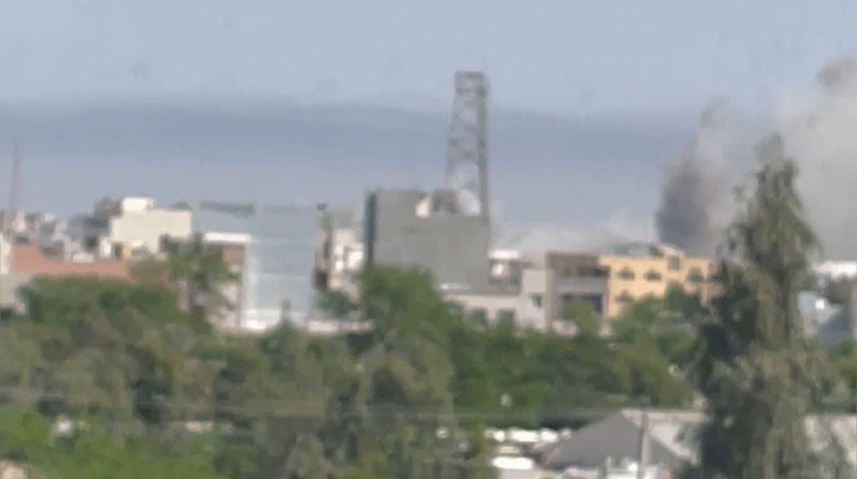@Vahid Online: 'Port #Mahshahr, 10:37 AM, the IRGC Region 3 base was attacked.'
Received video with the above description, Monday, March 2
#Iran #Mahshahr