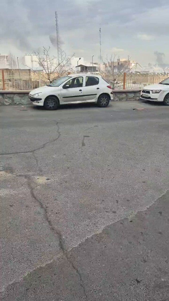 @Vahid Online: Recording the moment of collision and explosion
Received video with description: 'IRGC Headquarters, intersection of Hemmat and Bagheri #Tehran, Monday, March 1st, 3 PM'
#Iran #Tehran