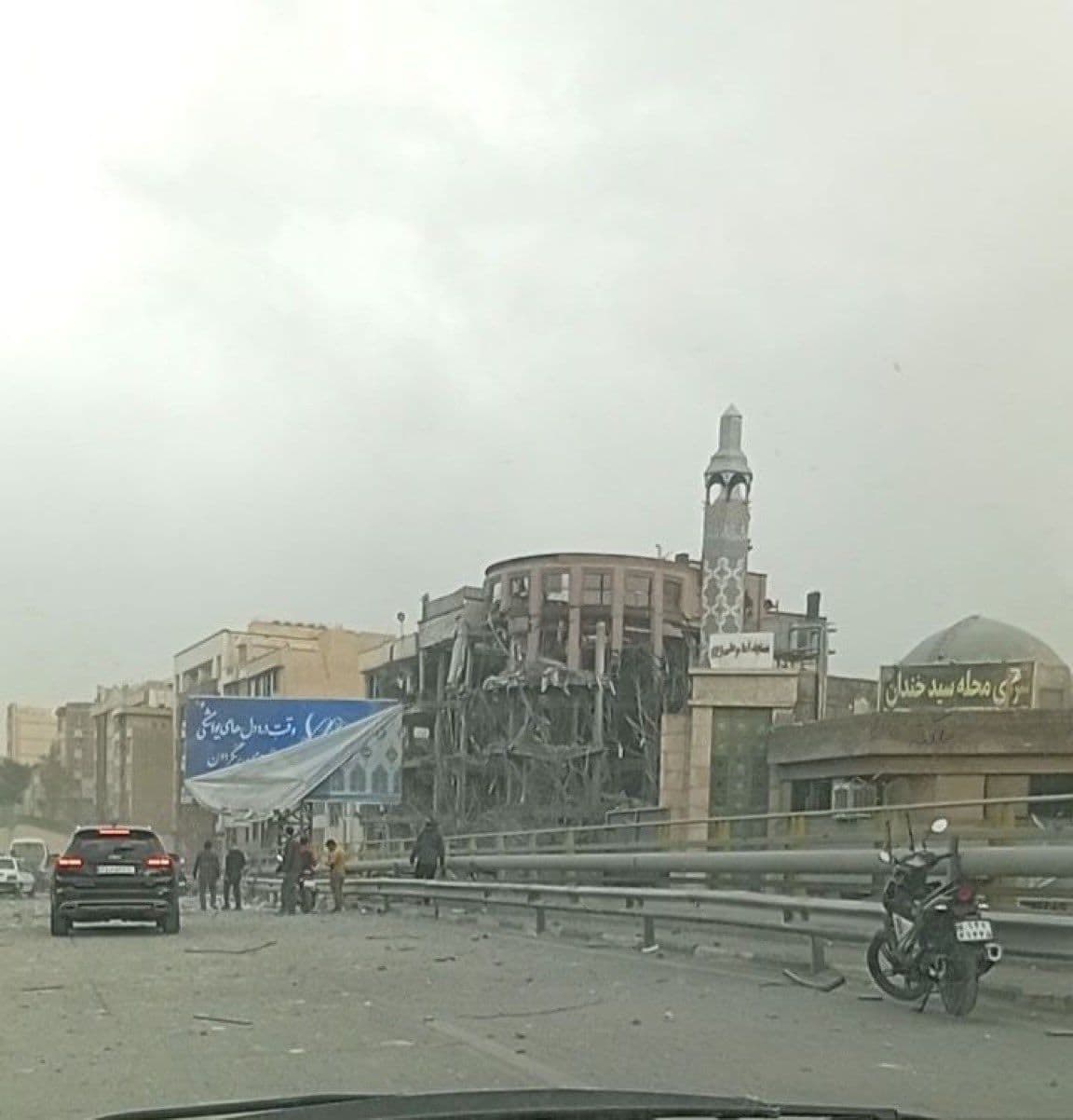 @𝐍𝐢𝐨𝐡 𝐁𝐞𝐫𝐠 🇮🇷 ✡︎: 🔴 BREAKING:
A mosque has been bombed along Hemmat Expressway in Tehran.
As I was saying, many of these sites contain underground IRGC bases with weapons, supplies, food and communication tools.
Th