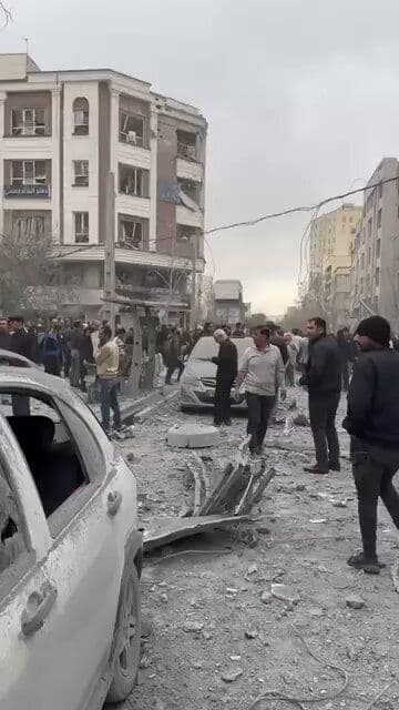 @𝐍𝐢𝐨𝐡 𝐁𝐞𝐫𝐠 🇮🇷 ✡︎: Unbelievable regime destruction in Tehran.
It's almost as if the IRGC only knows how to massacre unarmed teenagers. When faced with a real army, they fold like a wet towel.