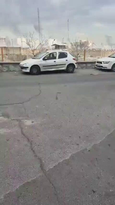 @Babak Taghvaee - The Crisis Watch: #Breaking: The moment the headquarters of the #IRGC in eastern #Tehran, capital city of #Iran, was targeted once again by the #Israeli Air Force during Operation Lion’s Roar.
#OperationEpicFury #Oper