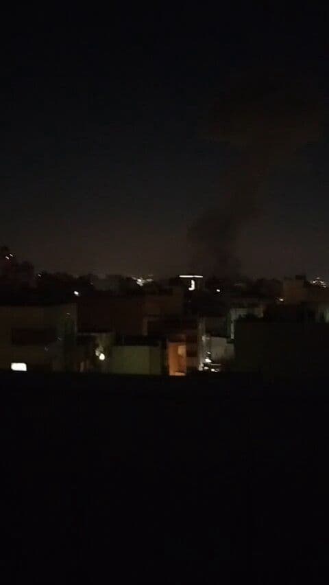 @Vahid Online: Three-minute video of bombing explosions somewhere in the center of #Tehran
Received with description: 'Friday, March 15 at 5 a.m.'
#Iran #Tehran
