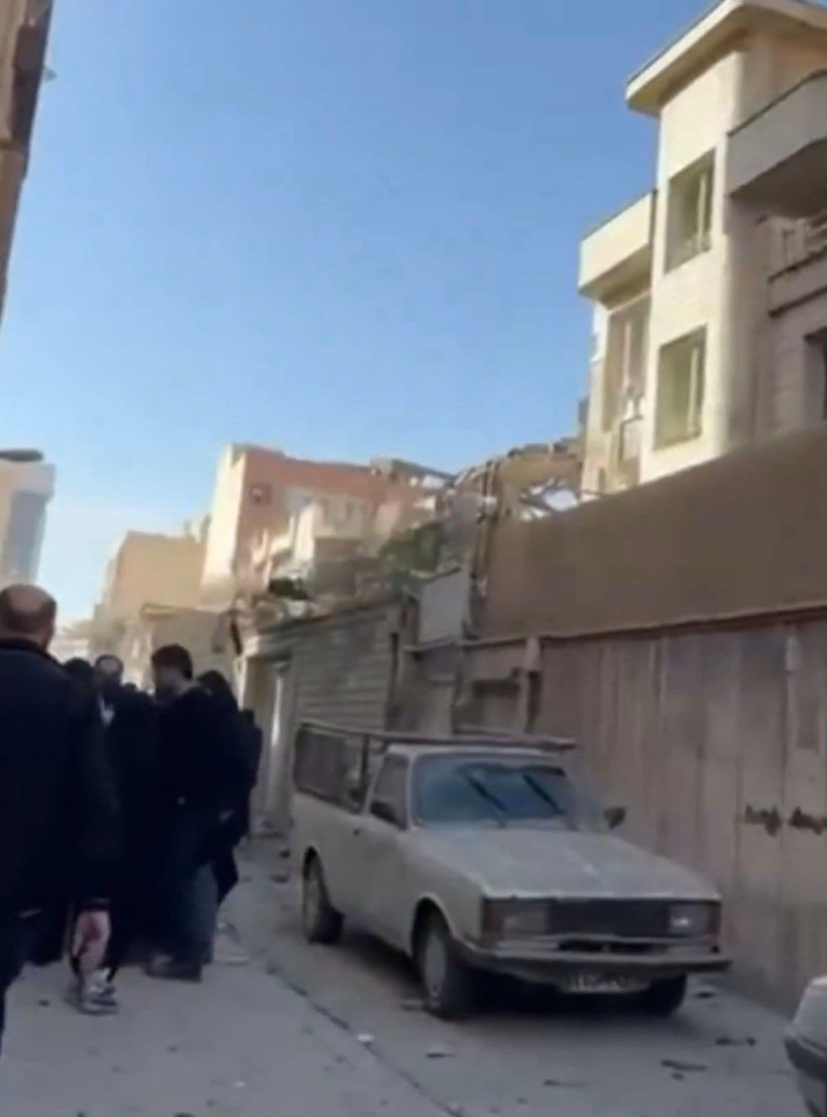 @𝐍𝐢𝐨𝐡 𝐁𝐞𝐫𝐠 🇮🇷 ✡︎: 🔴 NEW:
An airstrike targeted the residence of Hossein Taeb, a notorious mullah and former head of IRGC intelligence.
Not sure if he was in there yet, but if he was, he's dead.