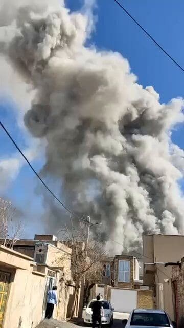 @🇮🇷LiveIranNews🇮🇱: 🚨Attack on the terrorist IRGC group's headquarters and the Ivaneh governorate building in Ilam Province / Received video footage from Saturday, March 5, shows that around 2:40 PM, these government ce