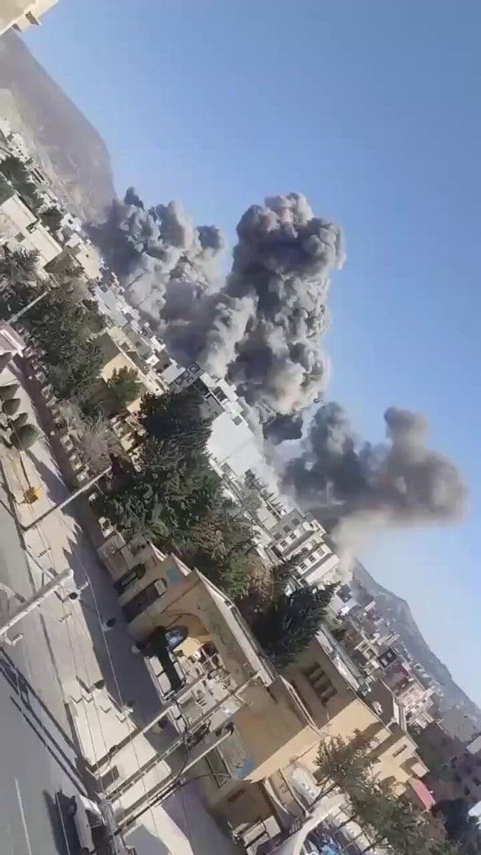 @Babak Taghvaee - The Crisis Watch: BREAKING: Video recorded minutes ago shows massive explosions as a result of U.S. and Israeli airstrikes on military targets in the city of Ilam in southwestern Iran. You can see how powerful these ex