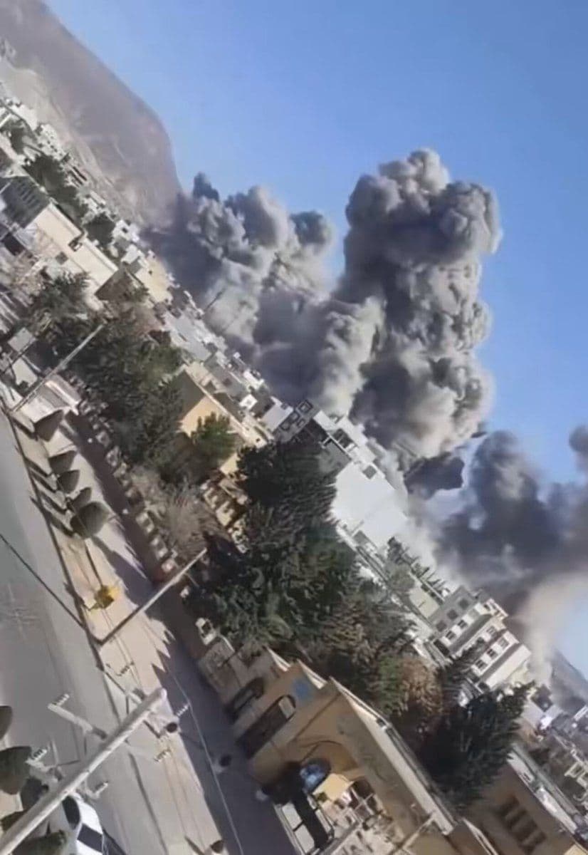 @Visegrád 24: About an hour ago, a massive airstrike targeted more than 200 sites in the Ilam region of Iran.
The strikes destroyed bases and positions of the regime’s repression forces in an unprecedented blow.