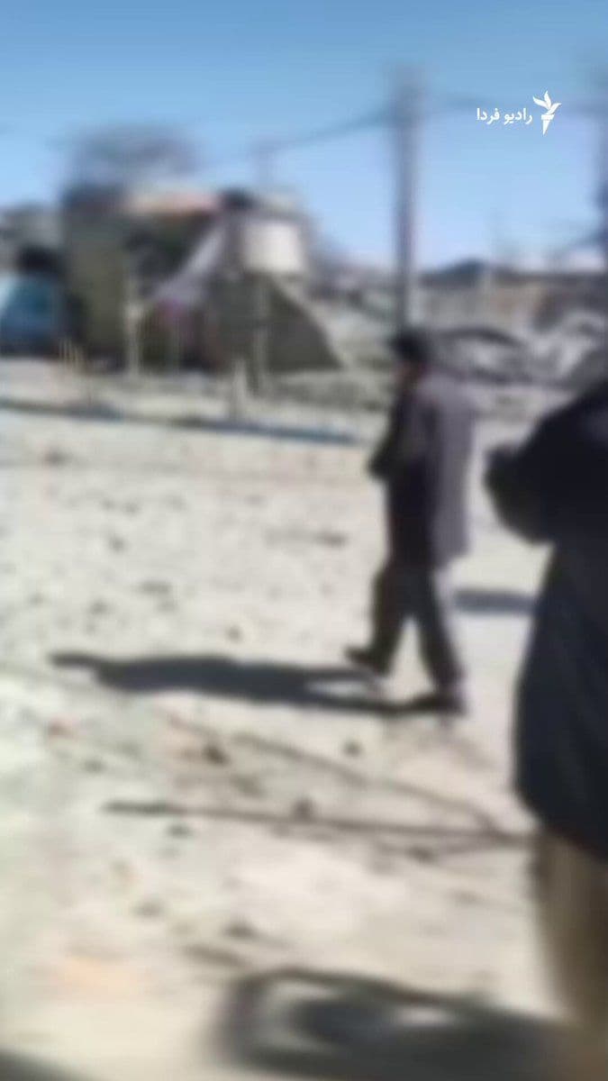 @RadioFarda|راديو فردا: 🔸The Telegram channel "Hana" reported on Saturday, March 6, that it had published images of an attack on a IRGC center in Divandarreh.
🔸In the published videos, it can be seen that the building of