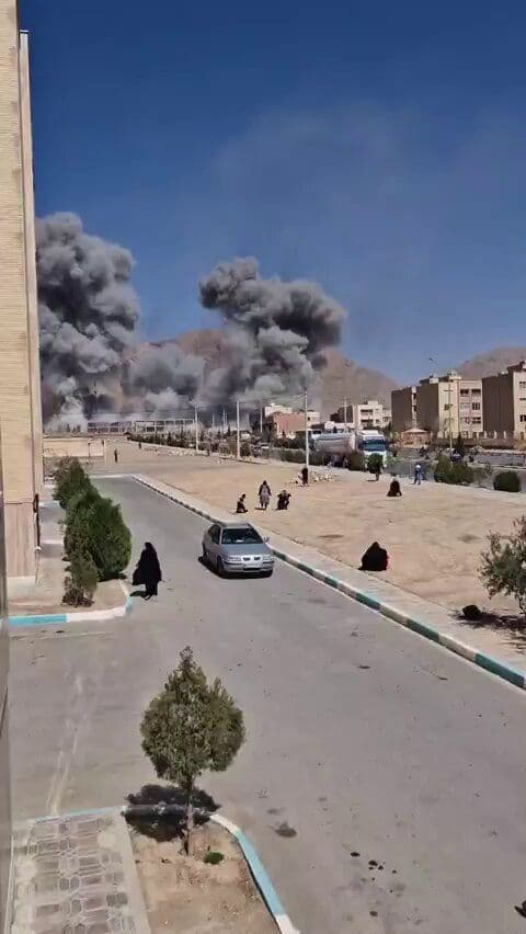 @Babak Taghvaee - The Crisis Watch: BREAKING: The Israeli Air Force conducted an airstrike against the Imam Sadeq military garrison of the IRGC Land Forces in the city of Najafabad, near Isfahan, minutes ago.
#OperationEpicFury #Opera