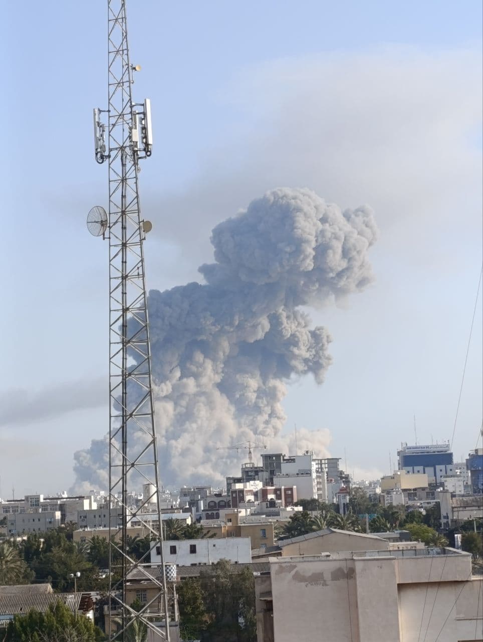 @Vahid Online: '#Bushehr at 16:13'
Received images with description: 'I don't know where, but probably they hit either the IRGC's Bisim Street or the Navy. It was very heavy. 2 explosions with a 20-minute gap.'
Sa