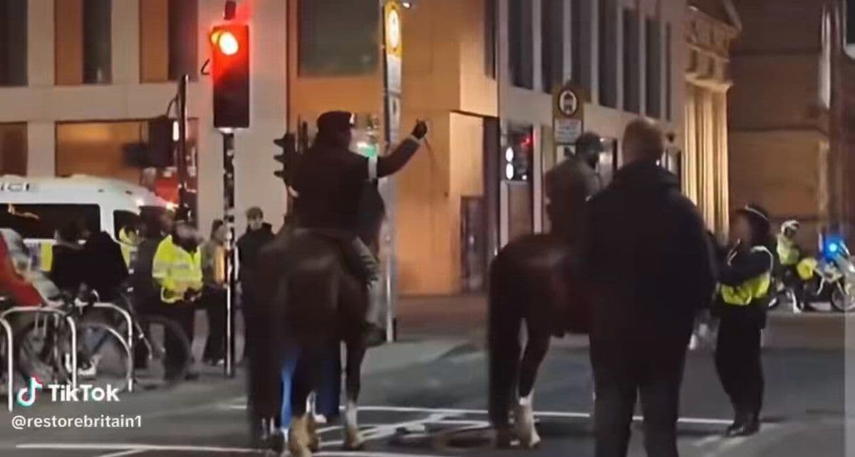 @Visegrad 24: Outrage in UK after pro-Khamenei Islamists on horses are allowed to chase anti-Khamenei protesters at an Islamist vigil for Khemenei in Manchester.
Asked why it’s allowed, a policeman says “should I