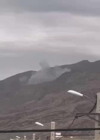 @Babak Taghvaee - The Crisis Watch: BREAKING: The Israeli Air Force has conducted an airstrike against an underground missile bunker located in Darab, Fars Province of Iran. This footage shows the aftermath of the strike.
#OperationEpi