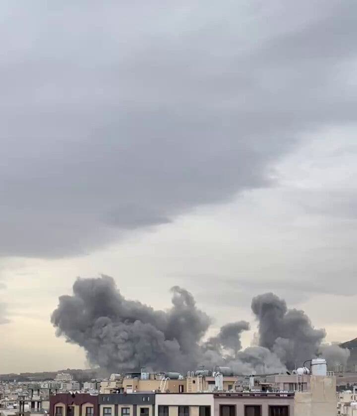 @Vahid Online: '#Isfahan at 8 AM'
Received videos with description: "The riot police unit at the Police Four-Way was completely destroyed. They hit the 22 Bahman Barracks at Hakim Three-Way, Kamel Esmaeil Street, t