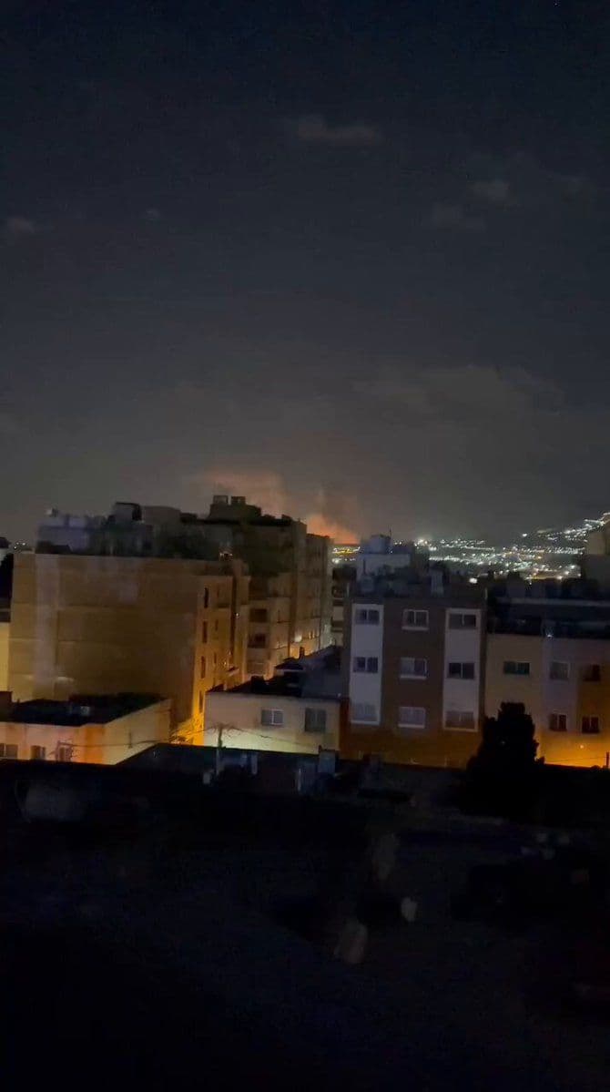 @Babak Taghvaee - The Crisis Watch: BREAKING: Video recorded early this morning shows massive explosions as a result of Israeli airstrikes on military targets near Mount Soffeh near Isfahan, central Iran.
#OperationEpicFury #OperationL