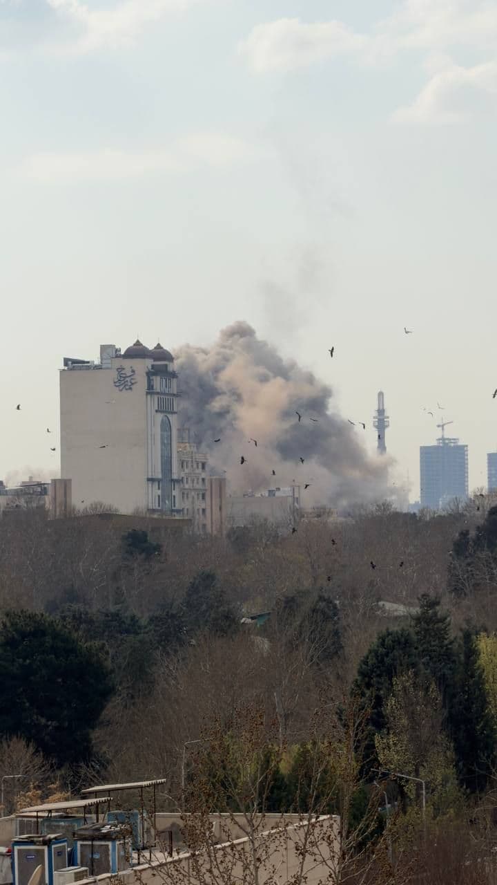 @Babak Taghvaee - The Crisis Watch: BREAKING: The Israeli Air Force conducted an airstrike targeting at least three safe houses of the IRGC intelligence organization in eastern Tehran, located in the northern Sohrevardi neighborhood.
#