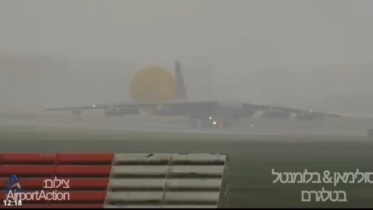 @Visegrád 24: 3 American B-52 Stratofortress strategic bombers just landed at RAF Fairford in the UK.
Looks like another massive bombing raid being prepared against Iran.