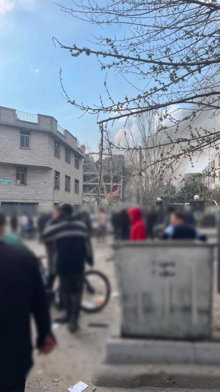 @🇮🇷LiveIranNews🇮🇱: 🚨 The Basij base of the Karbala Resistance District in Resalat Square was targeted in an attack and completely destroyed. This attack occurred around 2:30 a.m., and the Basij base building was comple