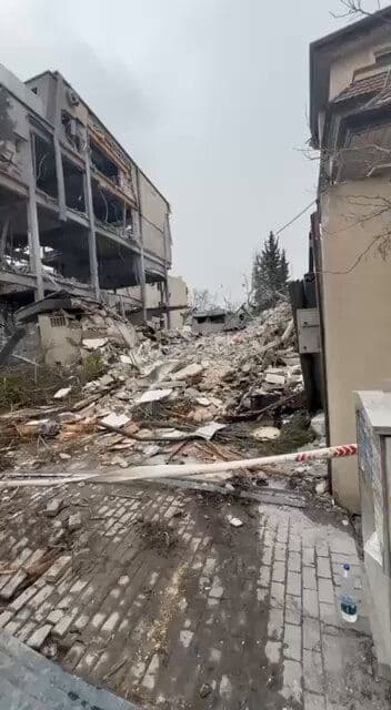 @🇮🇷LiveIranNews🇮🇱: 🚨Received images of a building that was targeted and destroyed in the early morning attack on Mehrshahr, Karaj/This attack occurred around 00:30 early Tuesday, March 19.
These buildings and targets