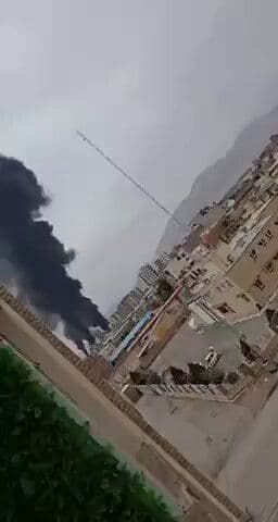 @Visegrád 24: US/Israeli airstrikes struck oil depots at the airport in Kerman, central Iran.
An explosion and a large fire were reported at the fuel depots.