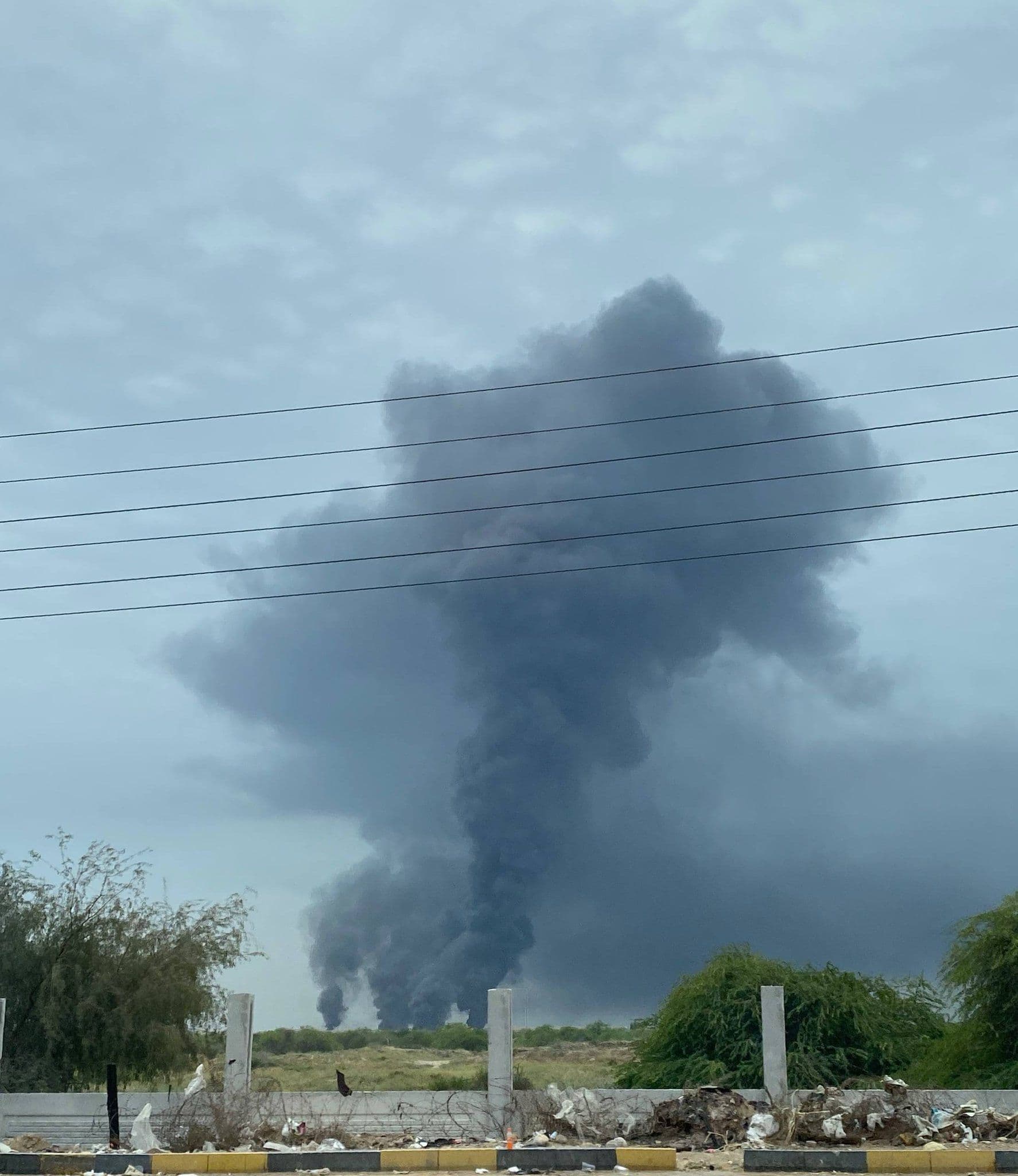@Babak Taghvaee - The Crisis Watch: BREAKING: At around 09:30 local time, the U.S. Navy conducted an airstrike against the fuel reserve facility of Bandar Abbas International Airport and the 9th Tactical Fighter Base of the Iranian Air