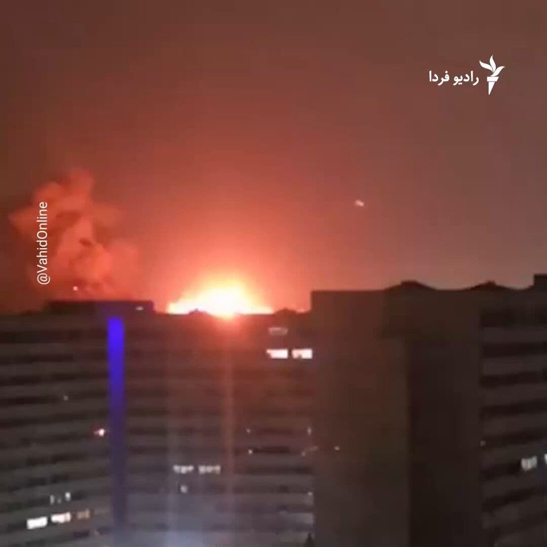 @RadioFarda|راديو فردا: Video of an airstrike on Tehran’s Mehrabad Airport in the early hours of Wednesday, March 10, from the perspective of Ekbatan Town.
The Israeli army announced on Tuesday evening that it had launched