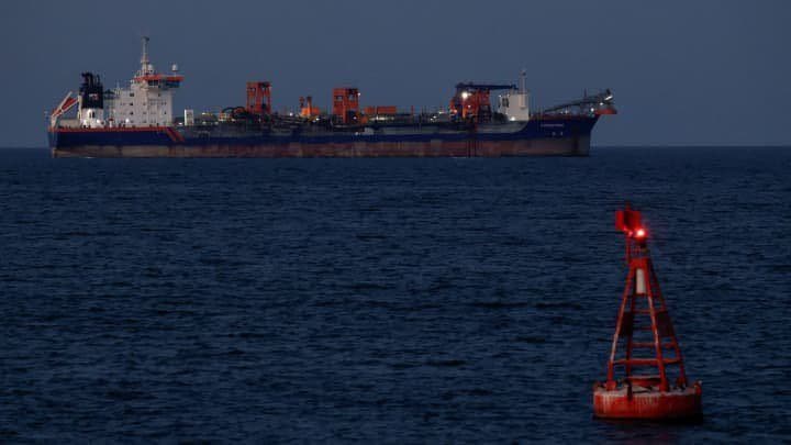 @Visegrád 24: Iran is sending millions of barrels of oil to China through the Strait of Hormuz despite the war paralyzing this waterway.
Since the start of the war, Iran has shipped around 12 million barrels of oi