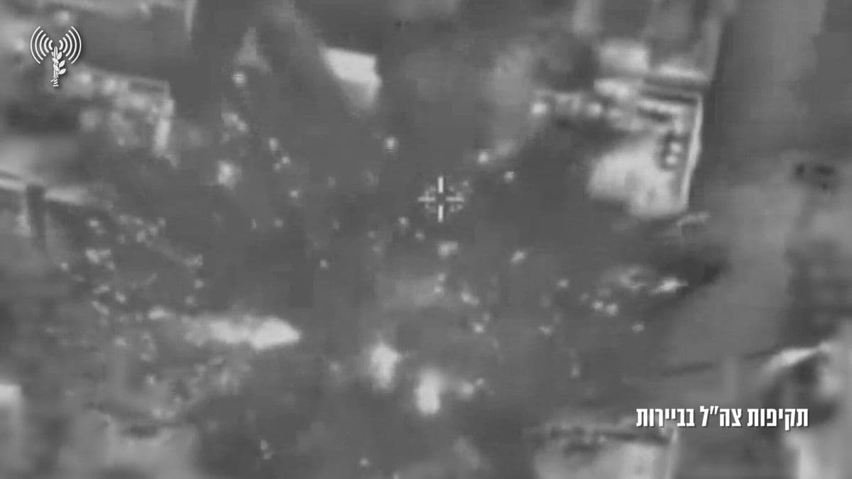 @Visegrád 24: Israel has carried out another wave of airstrikes against Hezbollah targets in the Dahieh district of Beirut, Lebanon.
Yesterday, a Hezbollah command center in the Tyre area in southern Lebanon was a