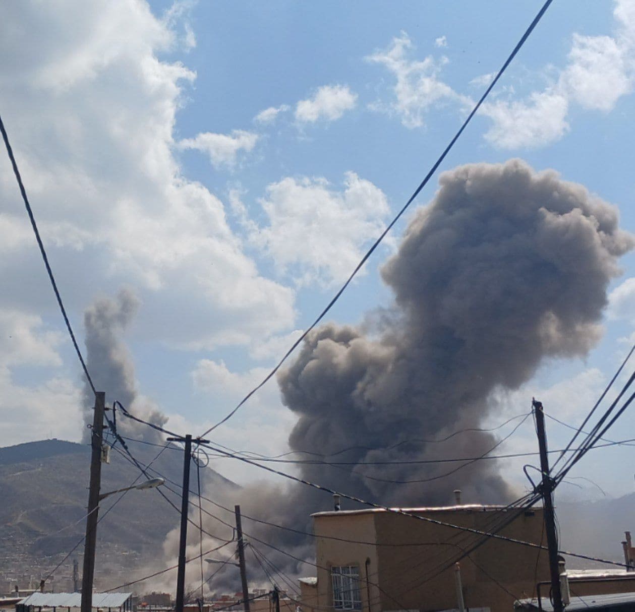 @Shin: 1316Z
Marivan, Kurdistan Province, #Iran
@mamlekate's report:
"Locations include the Border Guard headquarters, the IRGC bases at Bileh, Chavok, and Bardeh Rasheh, as well as the Biyakareh IRGC garri