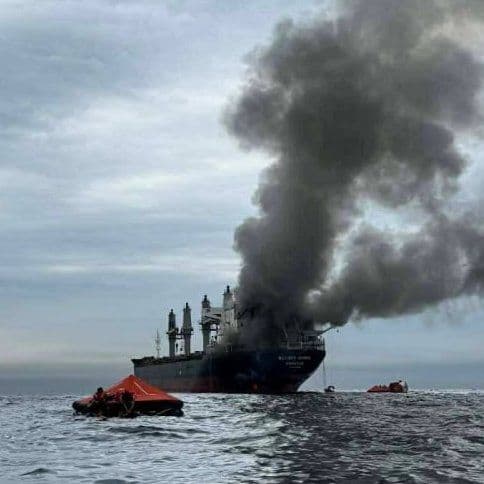 @Visegrád 24: Iranian projectiles struck at least three cargo vessels over the last 24 hours in the Strait of Hormuz
Thailand’s navy reported that most of the crew of a Thailand-flagged bulk carrier were evacuated