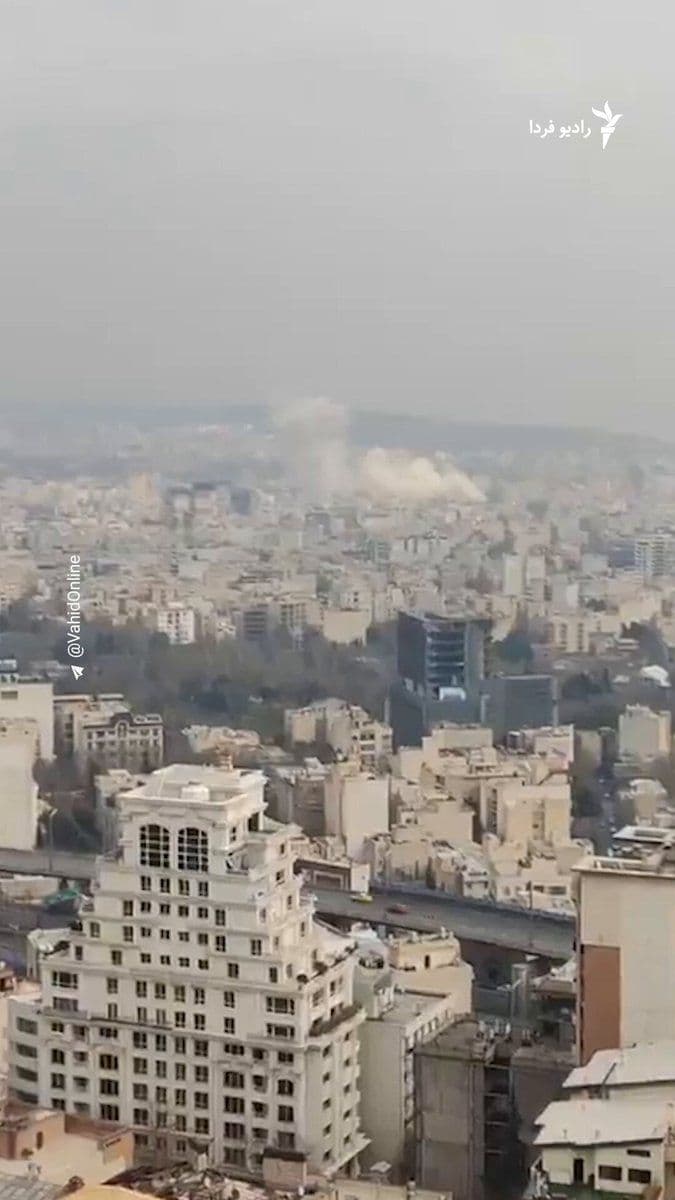 @RadioFarda|راديو فردا: Images published on Wednesday, 20 Esfand, indicate an airstrike on locations in northern Tehran.
Reports accompanying these images refer to the areas of "Pasdaran, Dolat, and Qolehak," but pinpointin