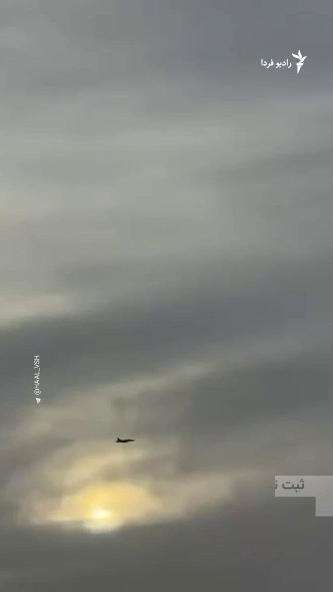 @RadioFarda|راديو فردا: Images published on Wednesday, March 10, show fighter jets flying over the skies of Chabahar.
State TV has reported that on Wednesday, March 10, the "Imam Ali" base and positions of the Islamic Revol