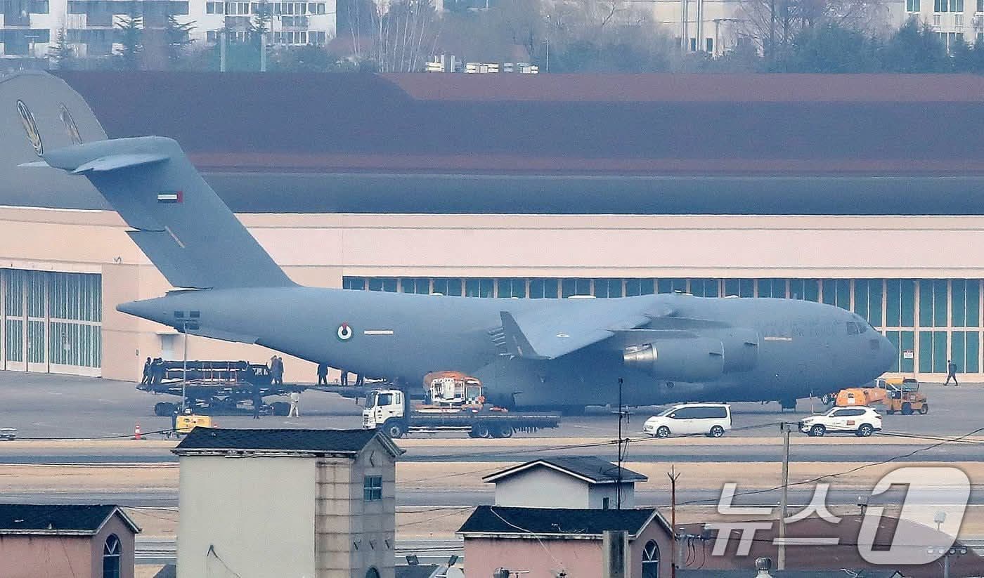 @Babak Taghvaee - The Crisis Watch: A UAE Air Force C-17A Globemaster III airlifted Cheongung-II surface-to-air missile interceptors from Daegu Air Base in South Korea to Al Dhafra Air Base in the United Arab Emirates on March 9, 2026.