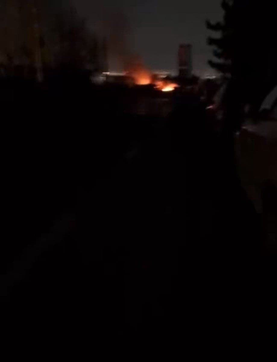 @Visegrád 24: BREAKING:
Israel starts a new phase in the war against the Islamic regime by attacking checkpoints across Tehran tonight with the help of suicide drones.
Israel is now taking out street level IRGC &