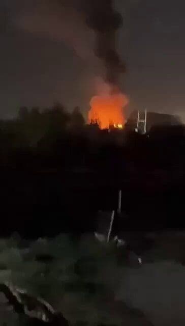 @Visegrád 24: BREAKING:
US airstrikes struck the headquarters of the Iran-backed 40th Popular Mobilization Forces Brigade in the Dibis district of Kirkuk, northern Iraq.
Six deaths have been reported.
