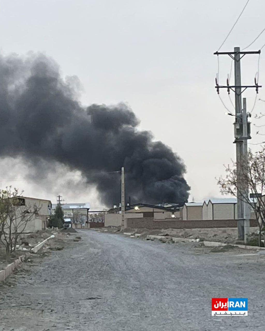 @ايران اينترنشنال: The IRGC warehouse in the Fateh al-Mobin Industrial Town of Kashan was targeted for bombardment on Thursday, 21 Esfand.