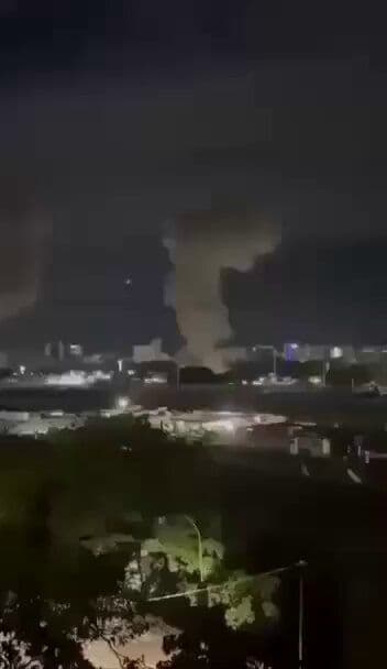 @Babak Taghvaee - The Crisis Watch: BREAKING: The U.S. and Israeli air forces have continued their largest airstrike against government and military buildings and bases in and around Tehran, the capital city of Iran, for hours. Columns