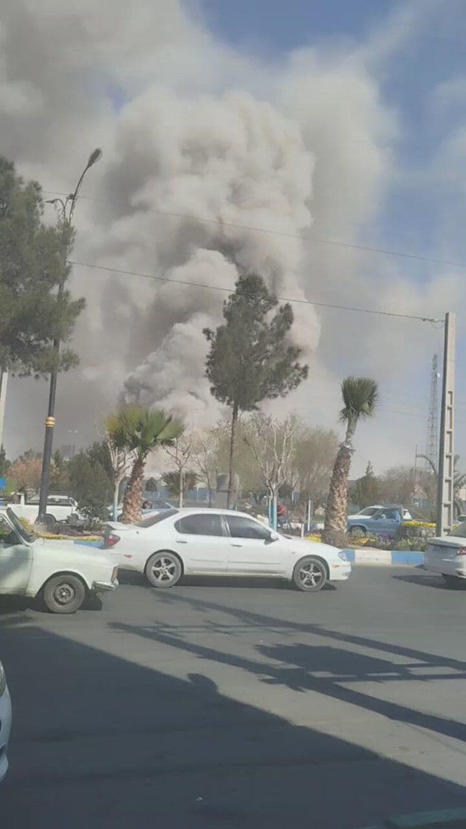 @🇮🇷LiveIranNews🇮🇱: 🚨Severe attack on the base of the IRGC terrorist group in Robat Karim/ A citizen has reported that around 10 a.m., the base affiliated with the IRGC terrorist group in Robat Karim was targeted in an